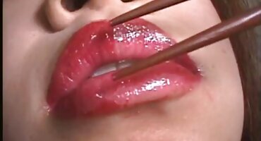 gay sex 18+ Một cô gái da trắng trang sex hay liếm một Người Da đen không chỉ gà, mà tất cả mọi thứ.