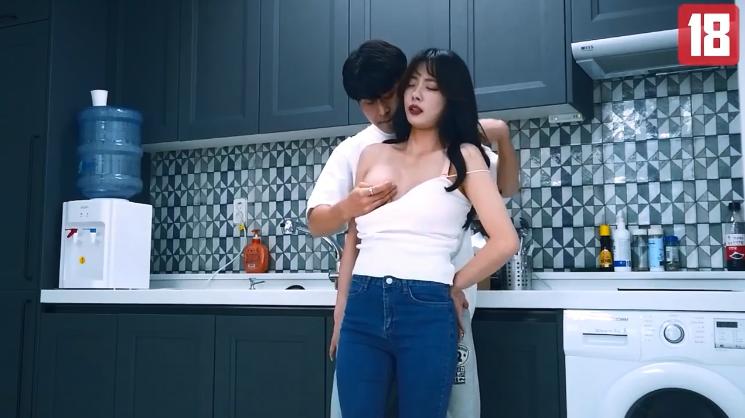 sex m Vợ nhà kề bên có sở thích không mặc đồ lót…lộ cu ngay trước mặt tôi